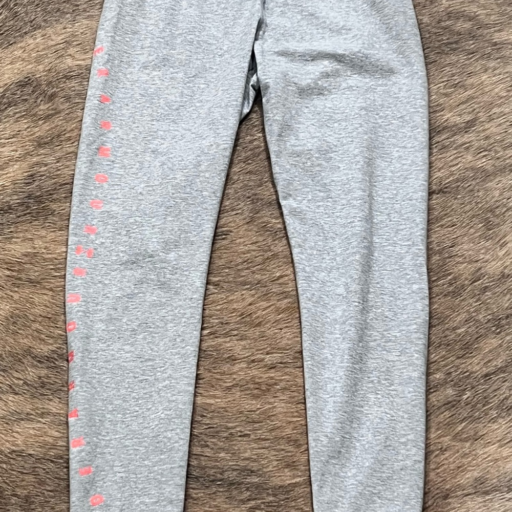 Under Armour Gray Leggings | Medium | Coral Logo Deta